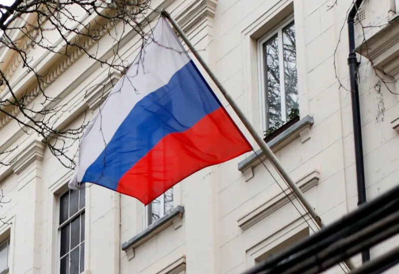 रूस ने मास्को के दूतावास में कार्यरत दो ब्रिटिश राजनयिकों को किया निष्कासित 